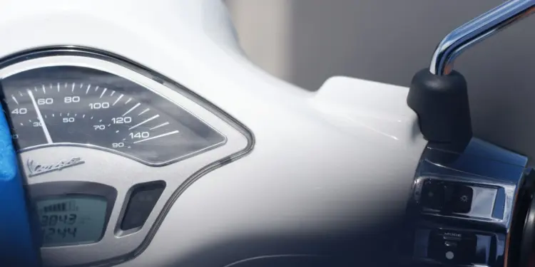 Aturan Tidak Tertulis Punya Motor di Sidoarjo, Hindari Warna Putih kalau Tidak Mau Repot Mojok.co