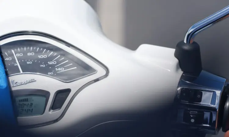 Aturan Tidak Tertulis Punya Motor di Sidoarjo, Hindari Warna Putih kalau Tidak Mau Repot Mojok.co