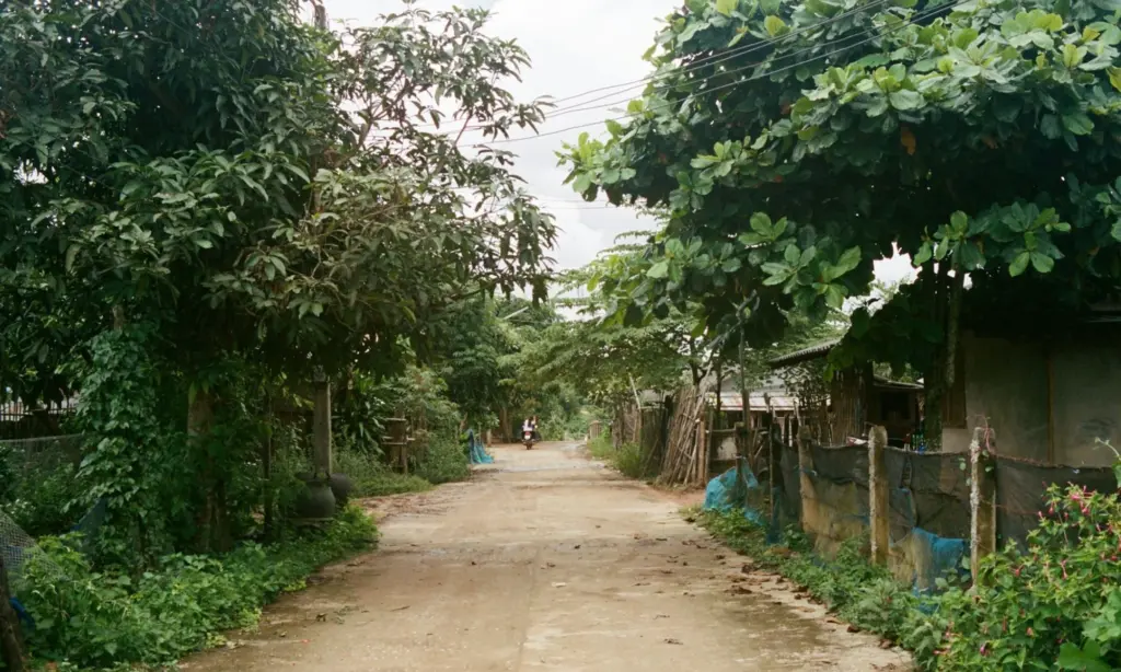 Jadi PNS di Desa Tidak Bisa Hidup Tenang, Tuntutan Sosialnya Tinggi karena Dikira Mapan dan Serba Bisa Mojok.co