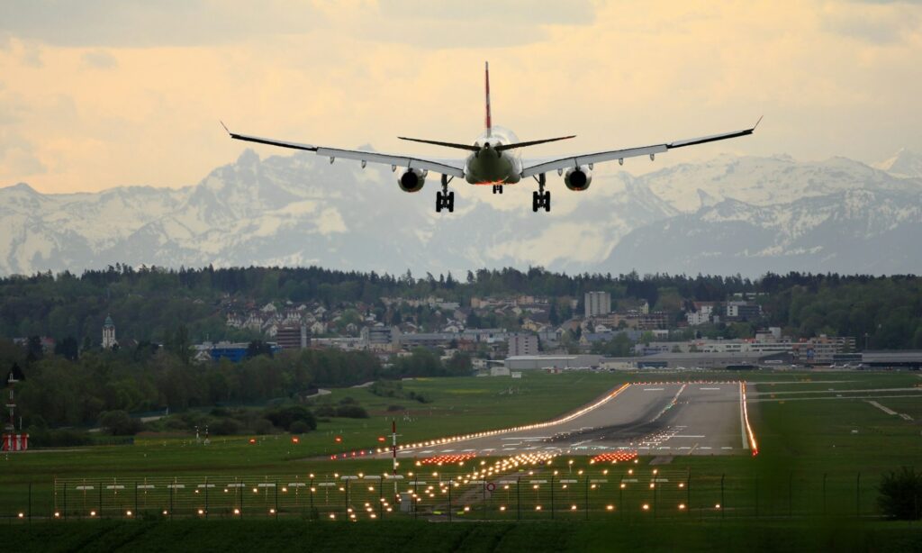 4 Hal yang Dikangenin dari Bandara Adisutjipto Jogja yang Nggak Akan Ditemukan di YIA Mojok.co