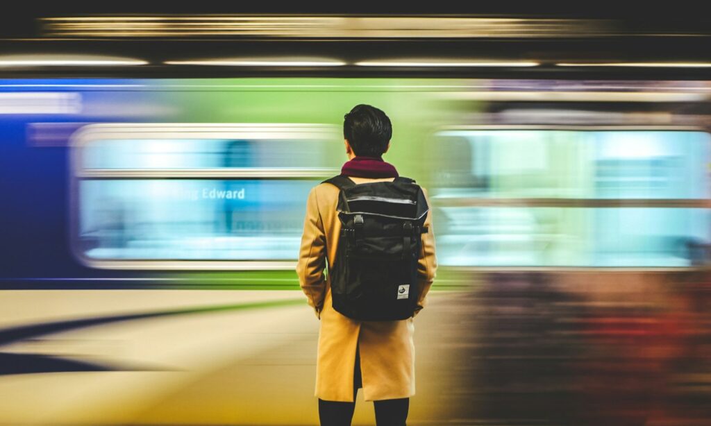 Terbiasa Naik Kereta di Stasiun Tugu Jogja Bikin Saya Kaget dengan Stasiun Lempuyangan yang Chaos Mojok.co