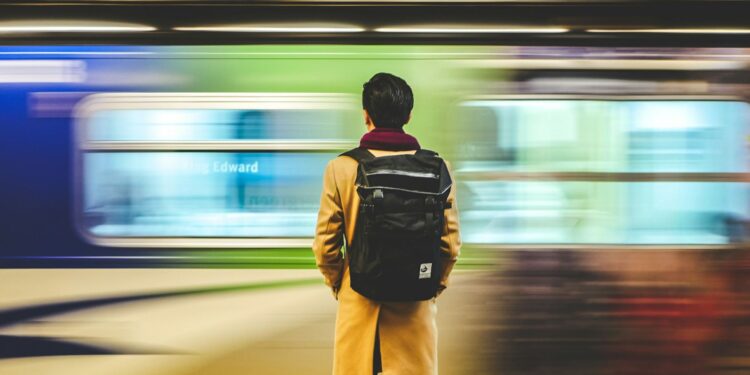 Terbiasa Naik Kereta di Stasiun Tugu Jogja Bikin Saya Kaget dengan Stasiun Lempuyangan yang Chaos Mojok.co