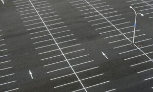 4 Tabiat Tukang Parkir yang Disukai Pengendara. Sebenarnya Sederhana, tapi Tidak Semua Tukang Parkir Bisa Melakukannya 