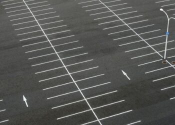 4 Tabiat Tukang Parkir yang Disukai Pengendara. Sederhana, tapi Tidak Semua Tukang Parkir Bisa Melakukannya  Mojok.co