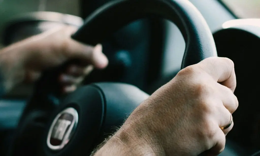 Kursus Setir Mobil yang Dikit-dikit “Pakai Feeling Aja” Itu Pertanda Red Flag, Patut Diwaspadai Mojok.co