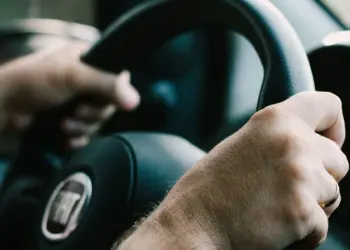 Kursus Setir Mobil yang Dikit-dikit “Pakai Feeling Aja” Itu Pertanda Red Flag, Patut Diwaspadai Mojok.co