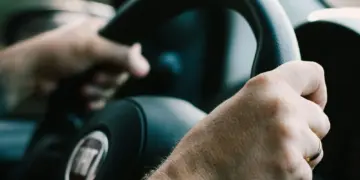 Kursus Setir Mobil yang Dikit-dikit “Pakai Feeling Aja” Itu Pertanda Red Flag, Patut Diwaspadai Mojok.co