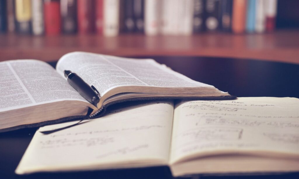 Potret Mahasiswa Kuliah Sekaligus Bekerja di Banten: Tampak Keren, tapi Aslinya Menderita karena Digaji Tak Layak Mojok.co