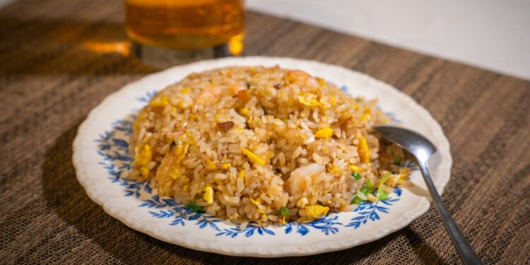 3 Ciri Penjual Nasi Goreng Merah Surabaya yang Sudah Pasti Enak Mojok.co