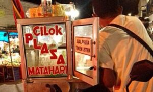6 Dosa Penjual Cilok yang Bikin Pembeli Kapok Jajan Lagi 