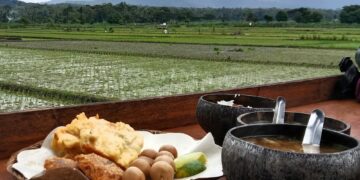 Orang Jawa Timur Kaget dengan Soto Bening di Jogja, tapi Lama-Lama Bisa Menerima dan Doyan Mojok.co