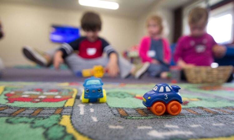 Menyalahkan Ortu yang Menitipkan Anaknya di Daycare Adalah Komentar Paling Jahat dan Tidak Perlu Mojok.co