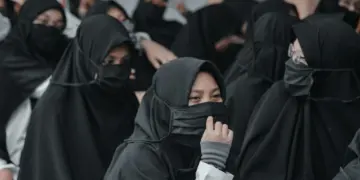 Derita Jadi Lulusan Pesantren di Kampung: Ekspektasi Warga Ketinggian, Dikira Serbabisa Soal Agama Mojok.co