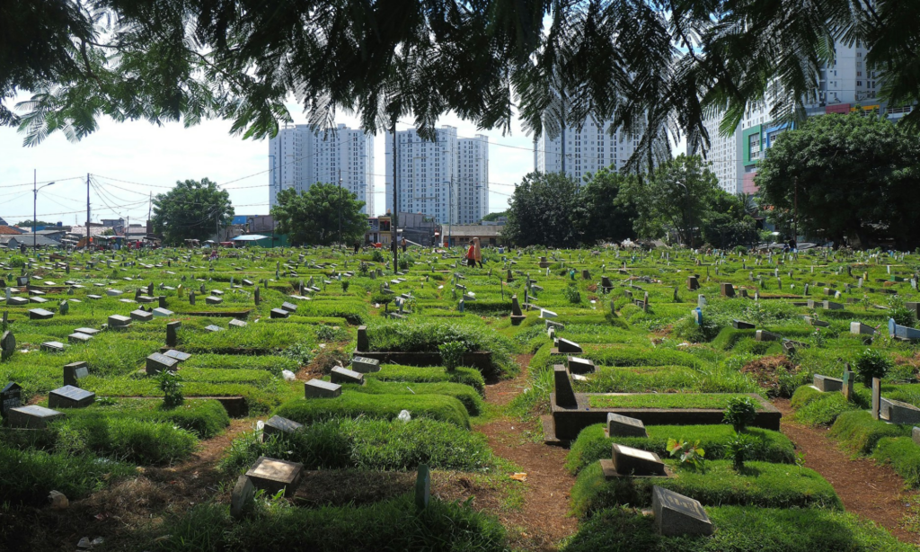 Tidak Melulu Soal Hantu, Punya Rumah Dekat Kuburan Jadi “Horor” karena Susah Laku Mojok.co