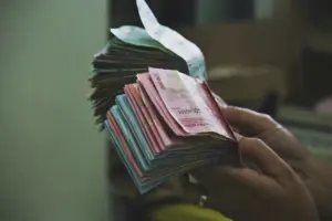 Gaji Jakarta 8 Juta Nggak Cukup untuk Hidup dan Berpotensi Bikin Pekerja Tetap Miskin Adalah Pola Pikir Pecundang yang Nggak Tahu Cara Bertahan Hidup