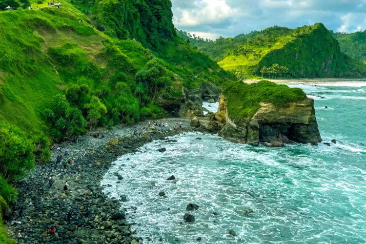 Kebumen Itu Cantiknya Keterlaluan, tapi Nggak Bisa Jual Diri (Unsplash)