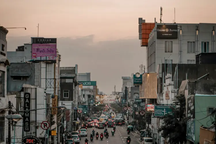 Kecamatan Antapani Bandung Menang Mewah, tapi Gak Terurus (Unsplash)