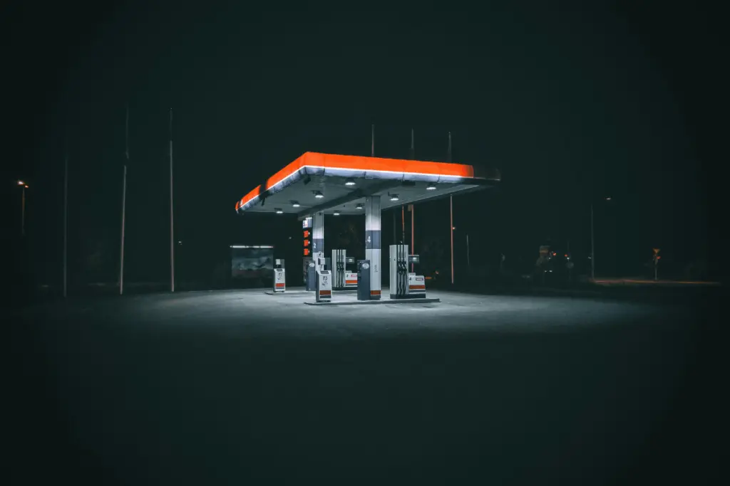 Kelas Menengah Dimatikan dengan Pajak dan Kenaikan BBM (Unsplash)