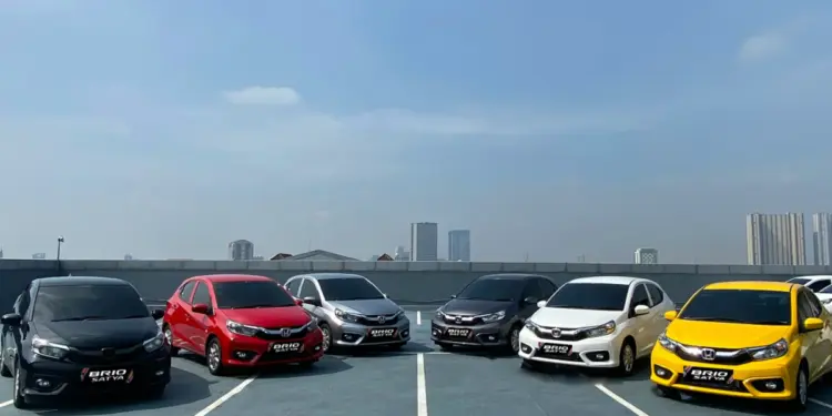 LCGC Bukan Lagi Mobil Murah, Mending Beli Motor Baru (Unsplash)