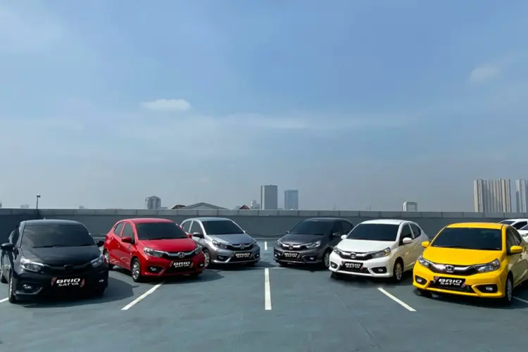 LCGC Bukan Lagi Mobil Murah, Mending Beli Motor Baru (Unsplash)