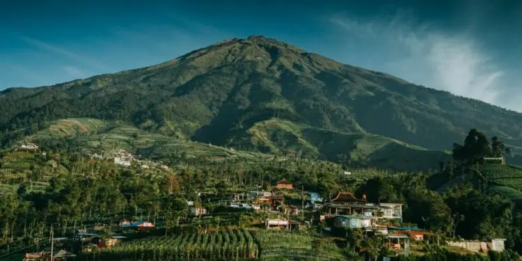 Magelang, Kota Paling Ideal untuk Orang yang Sedang Jatuh Cinta (Unsplash)