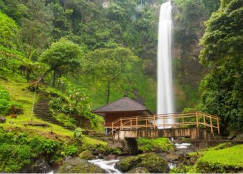Bukannya Menghilangkan Penah, Berwisata ke Curug Cimahi Justru Bikin Tingkat Stres Meningkat