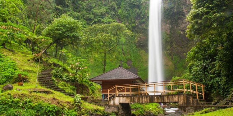 Bukannya Menghilangkan Penah, Berwisata ke Curug Cimahi Justru Bikin Tingkat Stres Meningkat