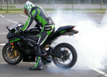 Stop Geber-Geber Mesin di Pagi Hari! Itu Hal Konyol dan Malah Bikin Mesin Rusak, Ini Cara Memanaskan Motor yang Benar