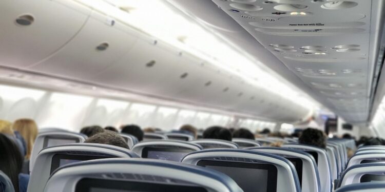 Konten Tutorial Naik Pesawat Nggak Norak Sama Sekali, Justru Amat Penting buat Mayoritas Rakyat Indonesia