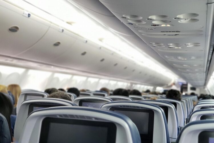 Konten Tutorial Naik Pesawat Nggak Norak Sama Sekali, Justru Amat Penting buat Mayoritas Rakyat Indonesia