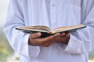 Siapa sih yang Memulai Kebiasaan Cetak Buku Yasin buat Tahlilan? Ujungnya Cuma Menumpuk di Rumah, yang Tahlilan pun Bawa Sendiri Juga kan?