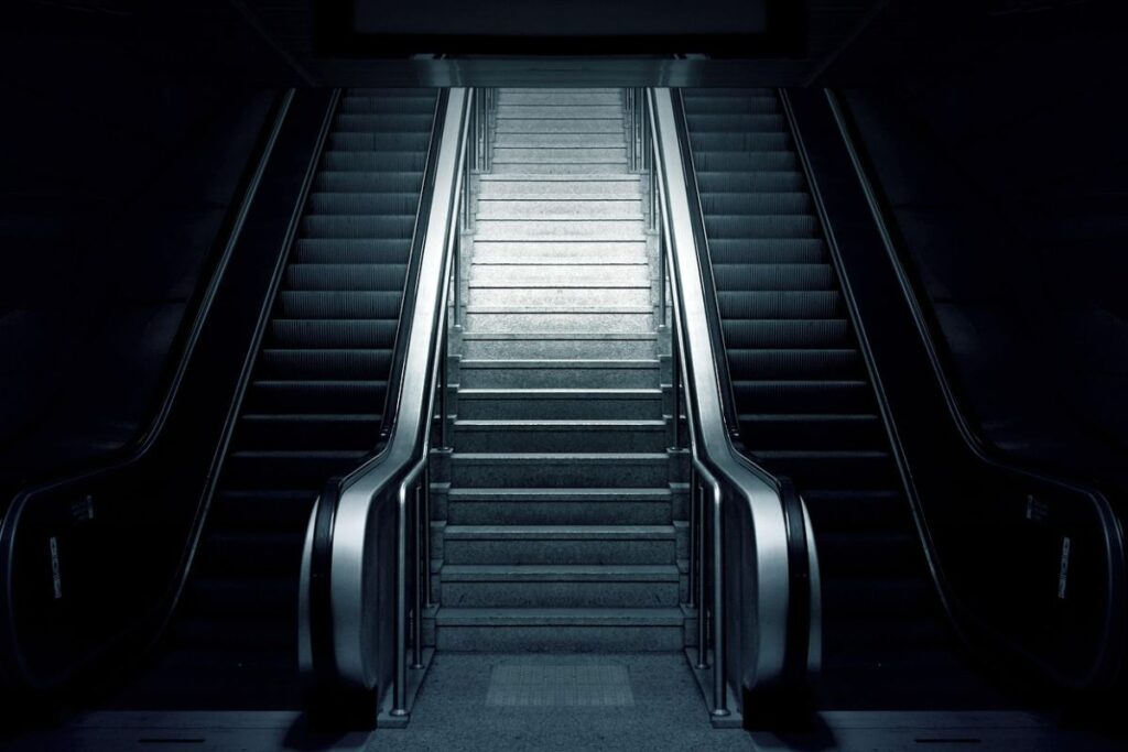 Dear Pemerintah Banyuwangi, Membatasi Jam Operasional Ritel Modern Itu Justru Mematikan Wisata Banyuwangi