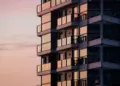 4 Kelemahan Tinggal di Apartemen yang Nggak Tertera dalam Brosur Mojok.co