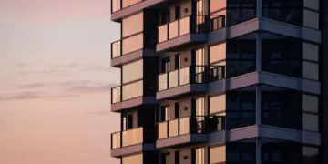 4 Kelemahan Tinggal di Apartemen yang Nggak Tertera dalam Brosur Mojok.co