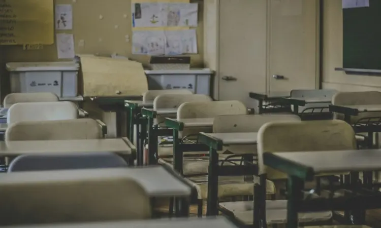 Derita Mahasiswa Asal Madura yang Serius Kuliah di Surabaya, Terjebak Stereotipe dan Kerap Jadi Sasaran Dark Jokes Mojok.co