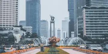 Orang Jakarta Baperan: Panggilan ‘Aku-Kamu’ Dikira PDKT, padahal Itu Bahasa Indonesia yang Baik dan Benar Mojok.co