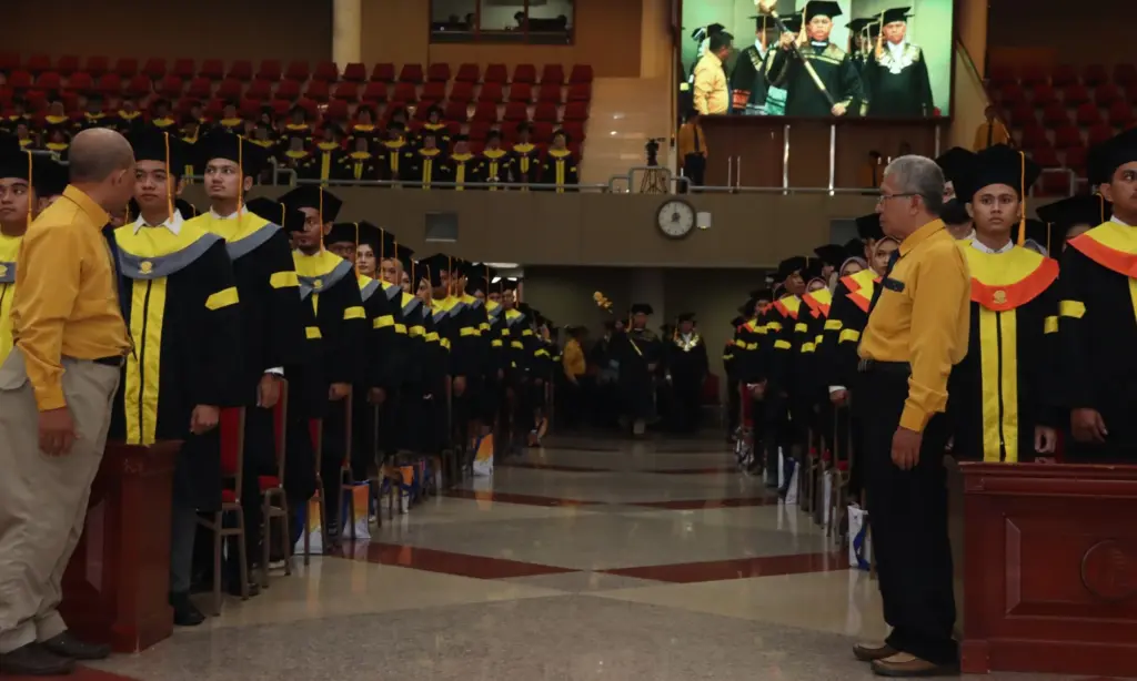 Alumni UT Nggak Ribut Soal Almamater, Tahu-tahu Hidupnya “Naik Kelas” Terminal