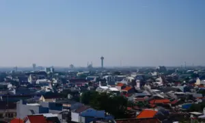 4 Taman Semarang yang Cocok untuk Merenungi Hidup, Kursi Besi Indomaret Minggir Dulu