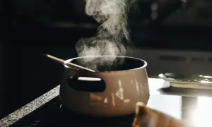 Siasat Hidup Hemat In This Economy, Beli Lauk di Luar dan Memasak Nasi Sendiri