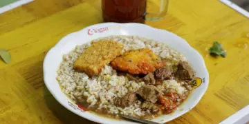 Teman Saya Orang Surabaya Nggak Suka Makan Rawon, dan Alasannya Masuk Akal Mojok.co