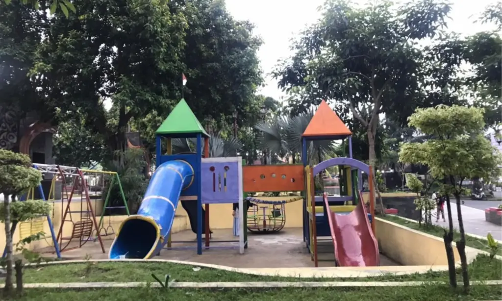 Playground di salah satu sudut Alun-alun Klaten (Dok: Penulis/Farahiah)