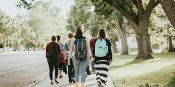 Dear Mahasiswa Baru, Tidak Semua Organisasi Layak Untuk Diikuti, Banyak yang Akhirnya Cuma Bikin Kalian Depresi Mojok.co