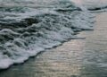 Pantai Depok Batang, Destinasi Indah yang Berdampingan dengan Krisis Lingkungan Pesisir Mojok.co