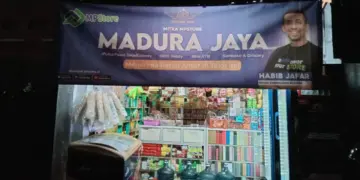 Tips Belanja di Warung Madura supaya Menjadi Pelanggan Kesayangan Pemilik Tokonya Mojok.co