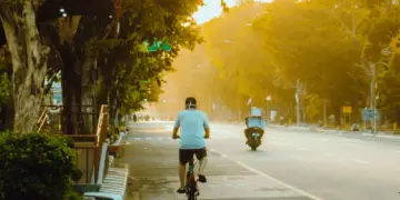 Di Balik Solo yang Syahdu Sehabis Hujan, Ada Ancaman yang Mengintai Pengguna Jalan Terminal