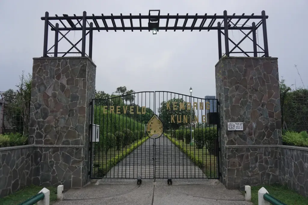 Makam Kembang Kuning, Solusi Healing di Tengah Keterbatasan Lahan Surabaya yang Bikin Pening
