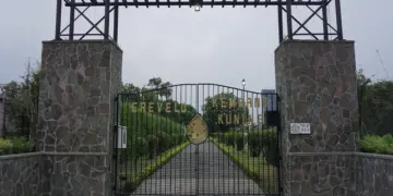Makam Kembang Kuning, Solusi Healing di Tengah Keterbatasan Lahan Surabaya yang Bikin Pening