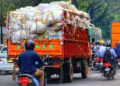 Jalan Raya Narogong, Gerbang Neraka di Timur Bekasi: Pagi Kena Macet Truk Sampah, kalau Malam Dikuasai Kontainer