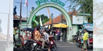 Bekas Pasar Burung dan Hal-hal Lain yang Jarang Dibicarakan Soal Pasar Ngasem, Tempat Sarapan Paling Kalcer di Jogja Mojok.co
