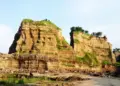 Derita Di Balik Keindahan Brown Canyon Semarang: Kisah Warga yang Harus Berdamai dengan Truk Tronton dan Debu Tambang Mojok.co